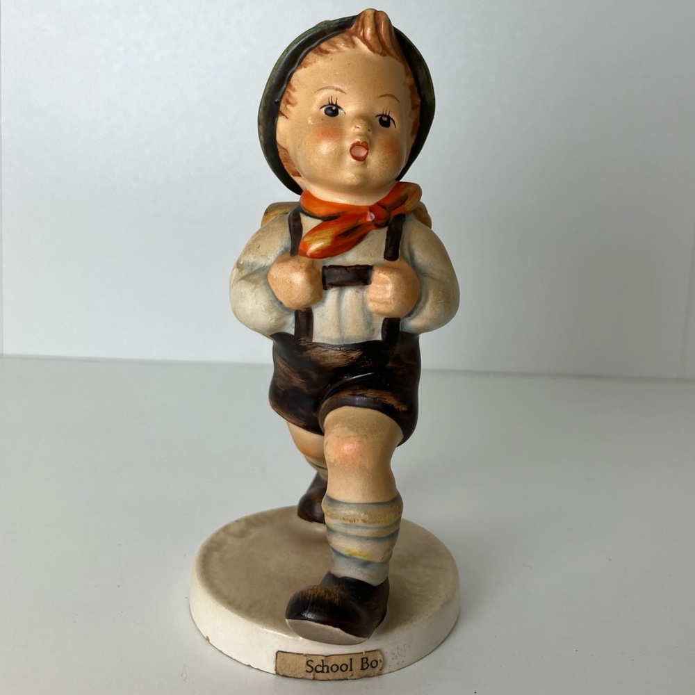 Vintage Collectible Hummel "School Boy" Figurine #82 2/0 |